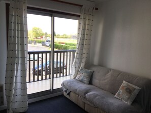 Living area - beautiful sunny apartment 2 rooms near beach and swamp villers (Villers-sur-Mer)