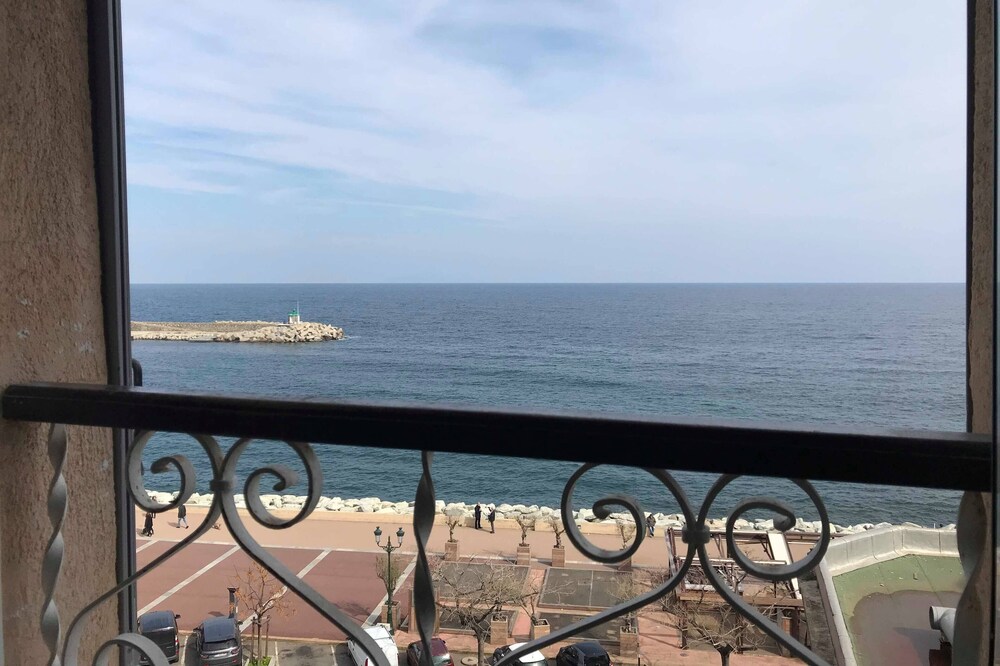 T3 renovated in Bastia - old center with sea view