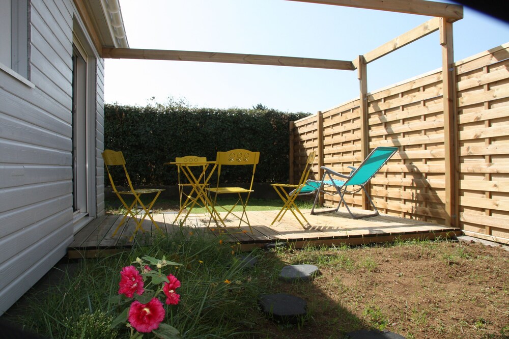 La Chaume 2 room apartment in wooden frame house pergola terrace
