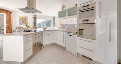 Villa de 110 m2 avec piscine et vue imprenable, sans vis Ă vis