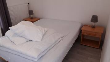 1 slaapkamer, een strijkplank/strijkijzer, gratis wifi