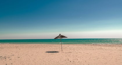 Prenez votre pâtit dĂ©jeuner sur la piscine tous les jours