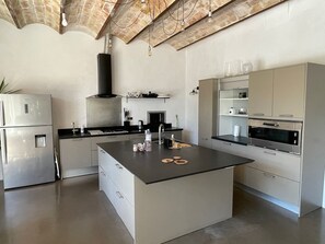 Fridge, microwave, oven, stovetop - Charming 4 * mas, contemporary, 20 mins from the beach for 12 people (Vendargues)
