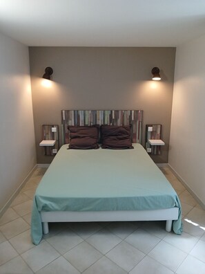 3 bedrooms, iron/ironing board, Internet