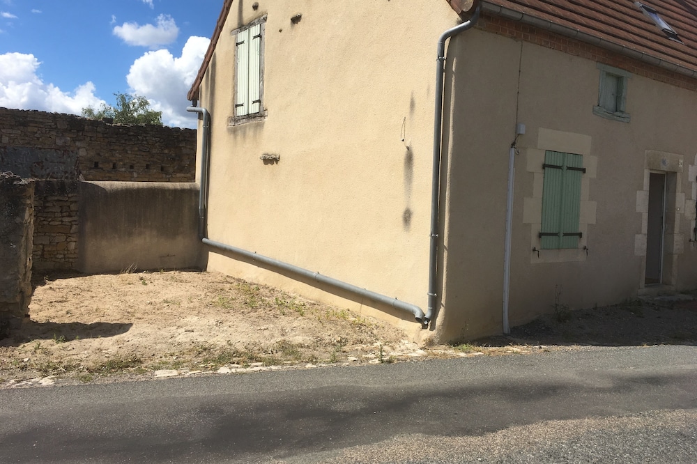 Furnished rental, close to all shops - 10 minutes from the circuit of Magny-Cours
