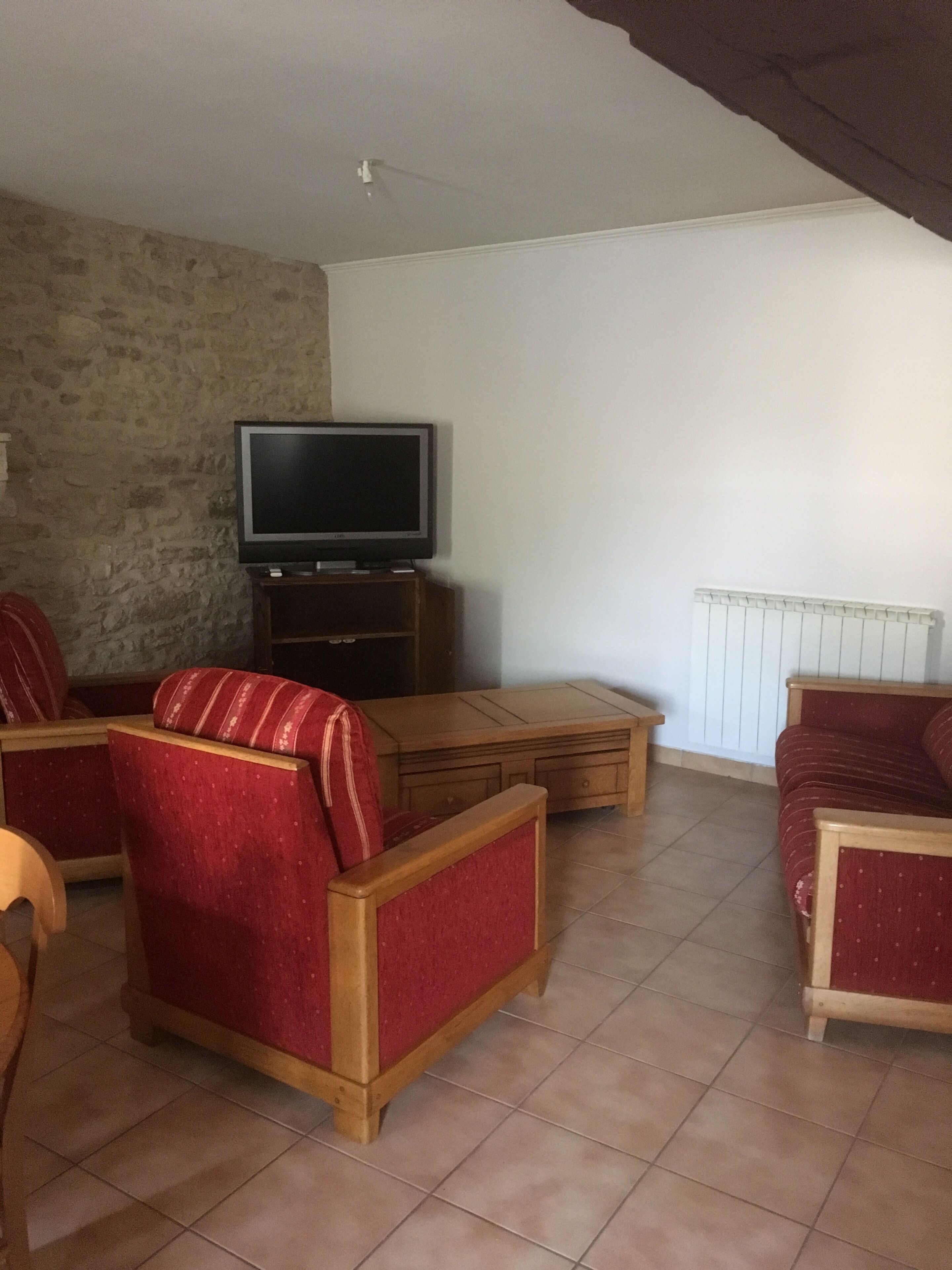 Furnished rental, close to all shops - 10 minutes from the circuit of Magny-Cours