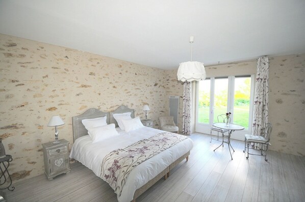 2 bedrooms, WiFi, bed sheets, wheelchair access