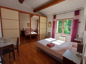 3 bedrooms, desk, iron/ironing board, travel crib