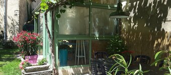 La Boissetane, Provencal house with swimming pool and garden, at the foot of the Luberon mountains