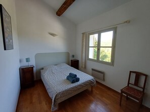 3 多间卧室、办公桌、熨斗/熨衣板、旅行婴儿床