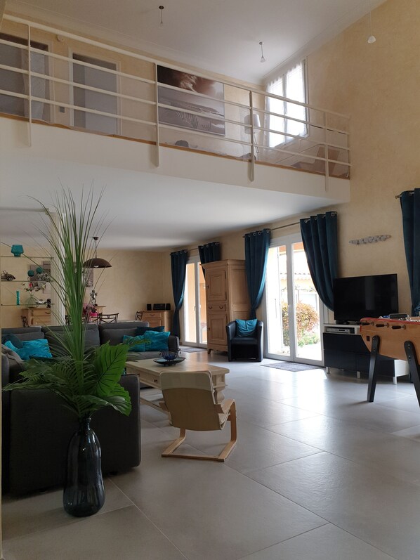 TV, fireplace, DVD player, table football