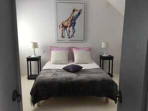 2 bedrooms, iron/ironing board, WiFi, bed sheets - Apartment with small garden in stone house (Arradon)
