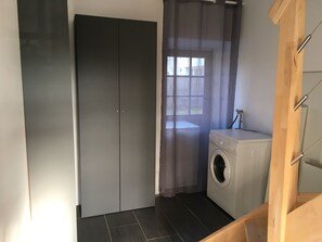 Interior - Apartment with small garden in stone house (Arradon)