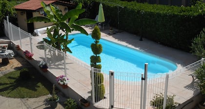 ALOJAMIENTO CÓMODO - PISCINA - GRAN JARDÍN - BAJOS CEVENNES