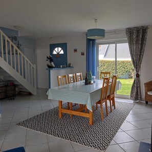 Dining - HOME INDIVIDUAL CLOSE BEACH 600M IN A CLOS RESIDENTIAL VERY CALM  (Piriac-Sur-Mer)