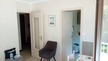 1 bedroom, iron/ironing board, free WiFi, wheelchair access