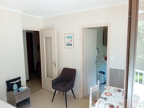 1 chambre, fer et planche à repasser, Wi-Fi gratuit