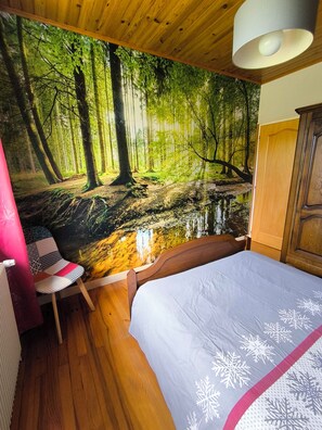 2 bedrooms, iron/ironing board, travel cot, bed sheets