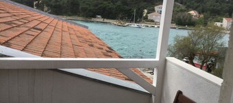 PRVINSKI AKVAREL, large renovated fisherman's house adapted for disabled visitors