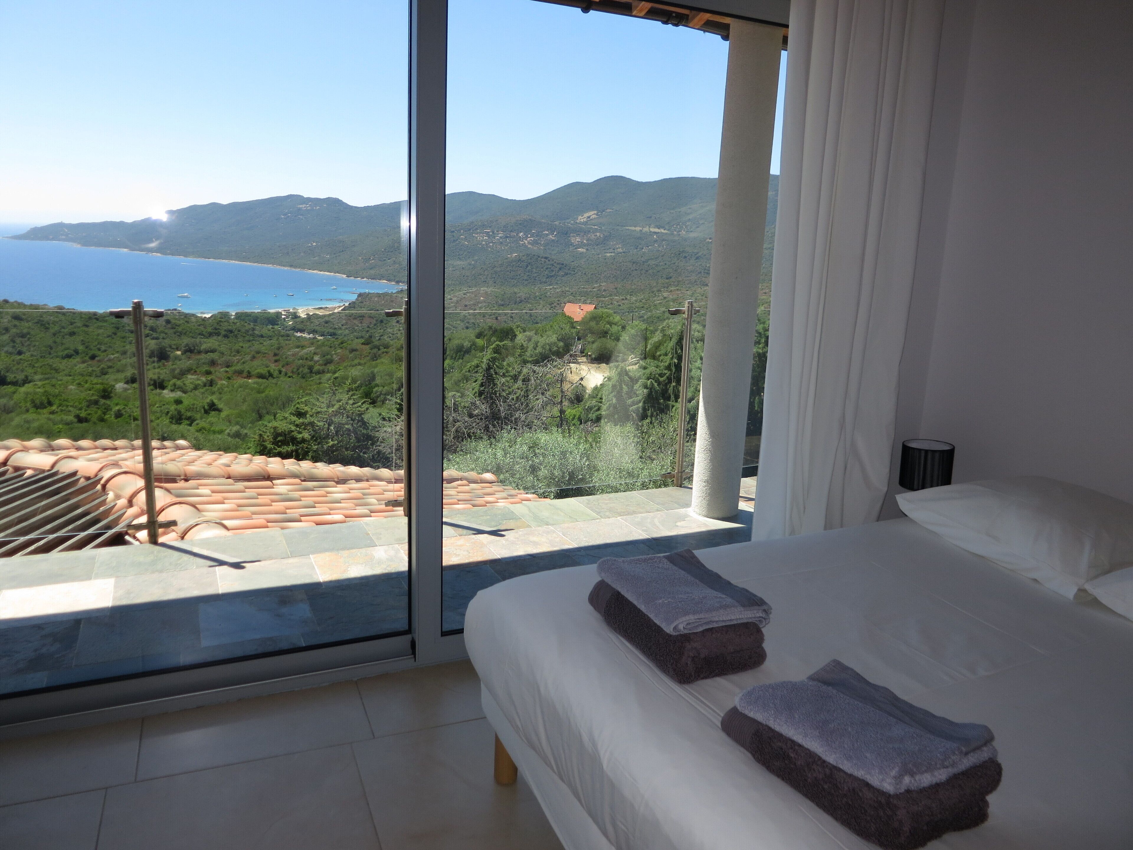 Apartment 4 to 5 people with pool access sea view South Corsica