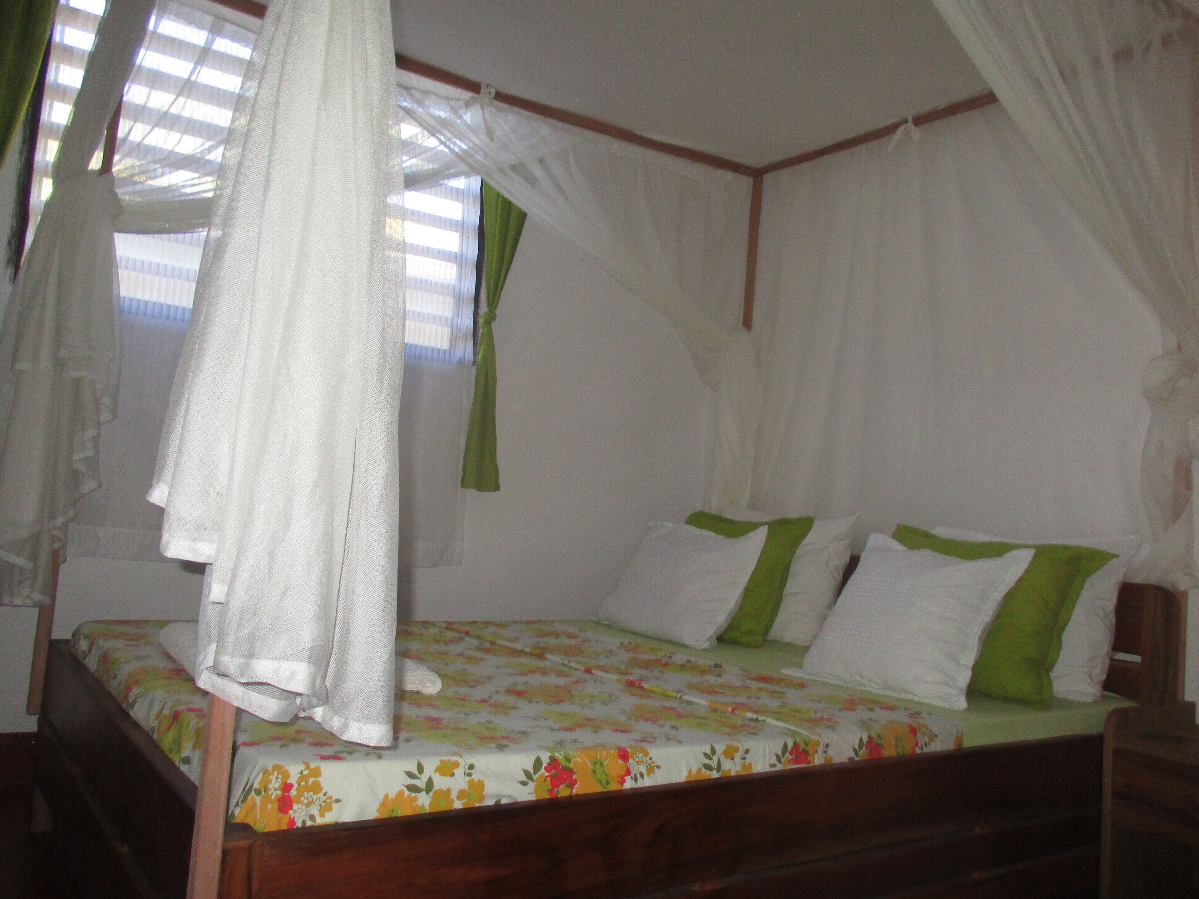 2 habitaciones, tabla de planchar con plancha y wifi gratis 