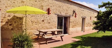 تناول الطعام بالخارج