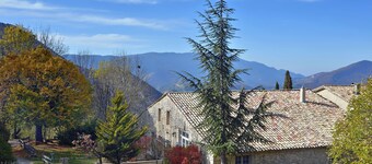 Charming "Malia" gîte in a peaceful setting facing Mont Ventoux