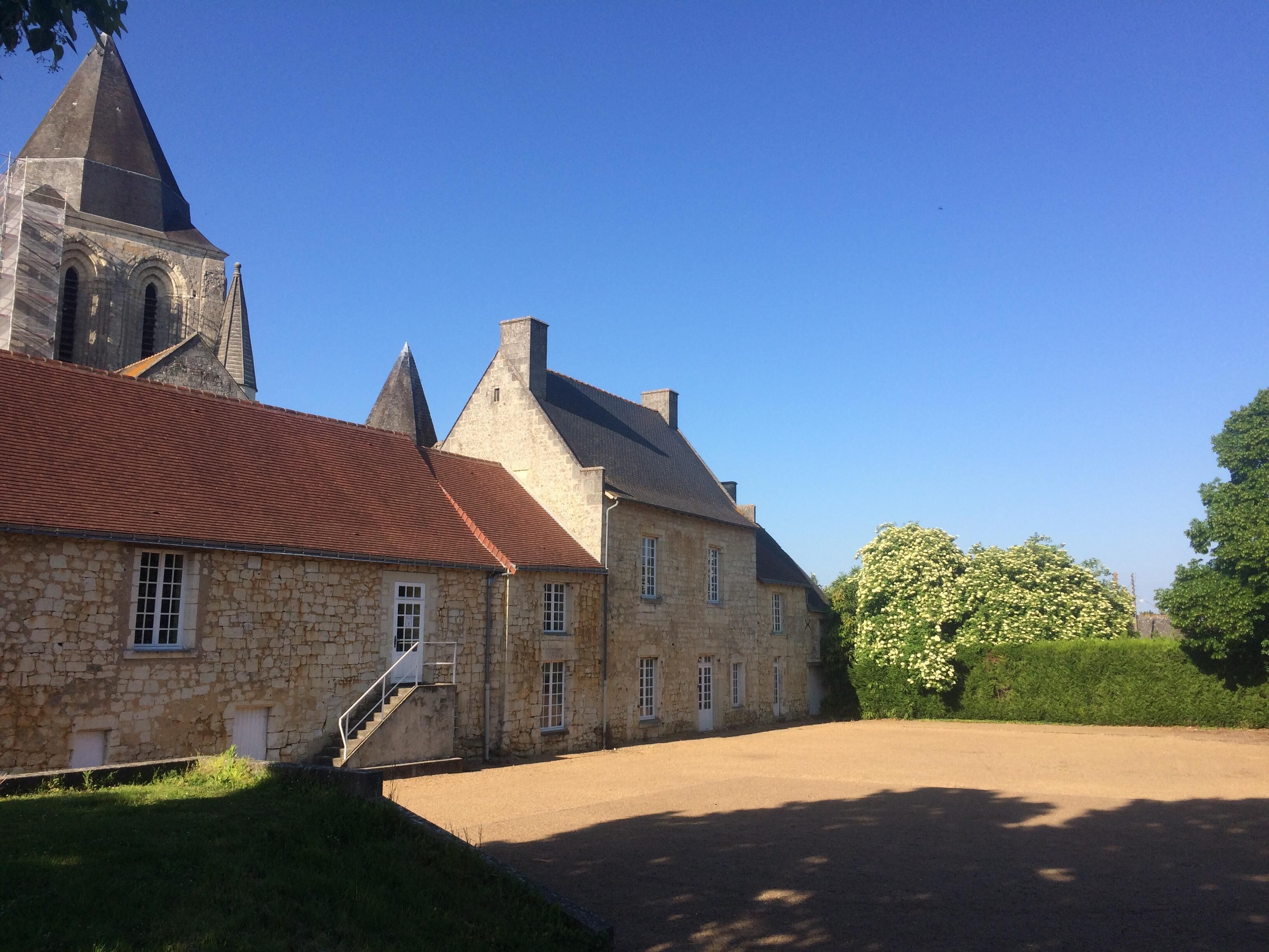 Church and prieuré on the square in the village