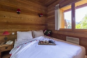 3 slaapkamers, een strijkplank/strijkijzer, reisbedje, wifi