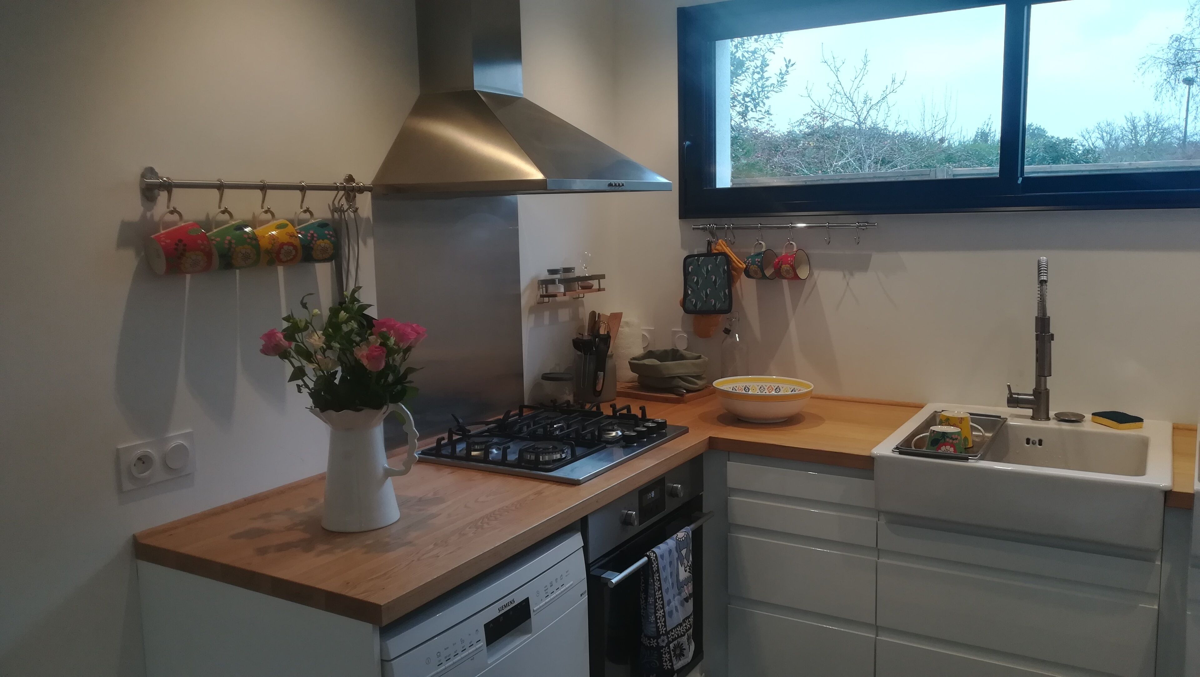 400 m from the beach, single storey house open on enclosed garden