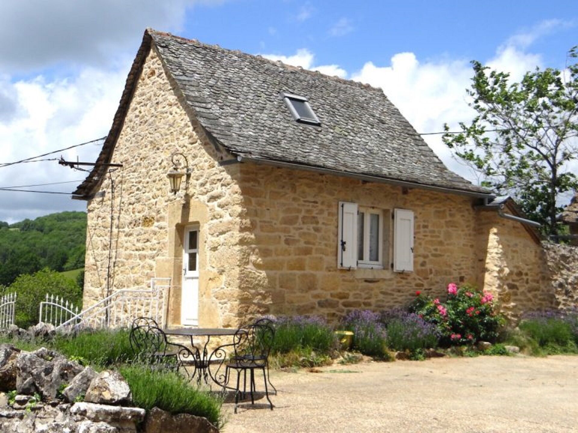 Independent cottage 2-4 people with shared swimming pool