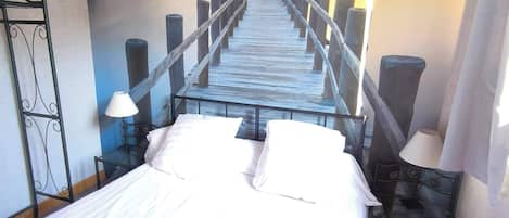 2 عدّة غرف نوم ومكواة/لوح كي وملاءات أسرّة