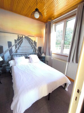 2 chambres, fer et planche à repasser, draps fournis