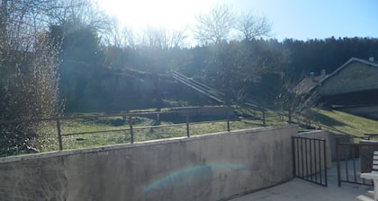 la berlie du jura +++ gîte nro 1 terassilla 2/6 henkilöä