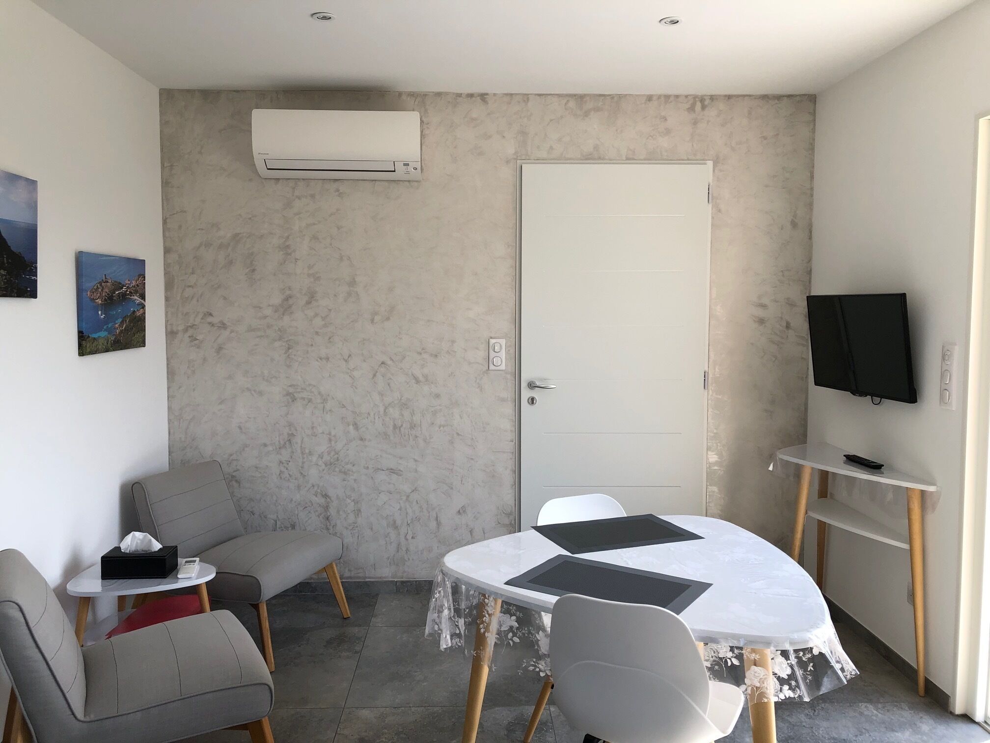 BEAUTIFUL HOUSE FOR TWO PEOPLE IN PEACE WITH POOL