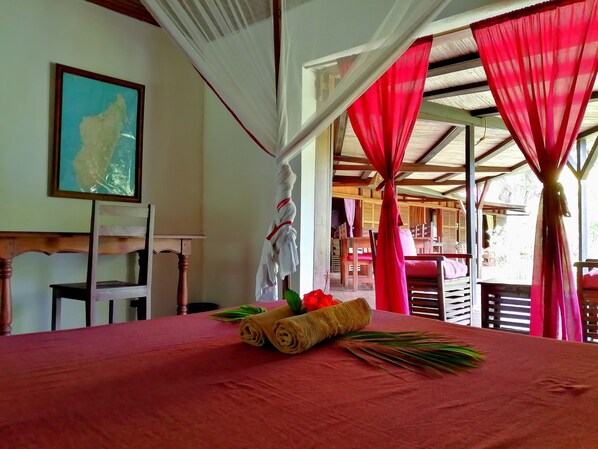 5 bedrooms, WiFi, bed sheets