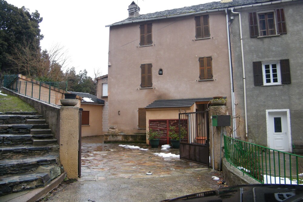 House of 110 m2 on 2 levels.