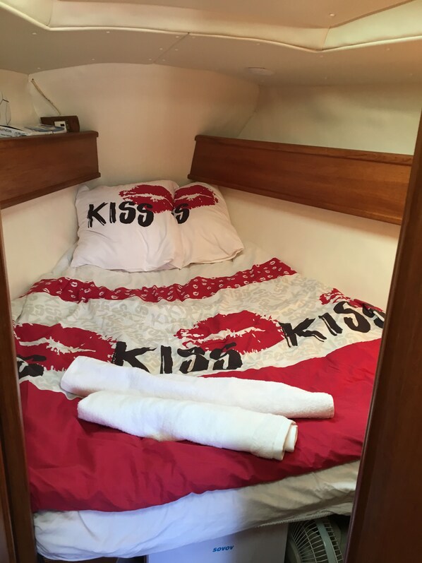 2 bedrooms, Internet - Love Boat "A little corner for romantic lovers. (Thonon les Bains)
