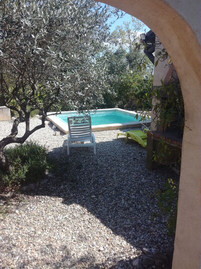 Peaceful villa with swimming pool, ideal for family, a few km from UZES GARD