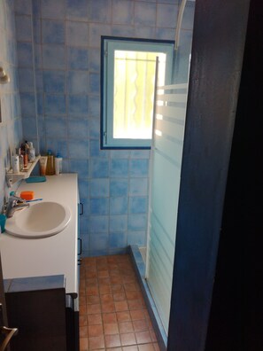 Shower, hair dryer, towels - Peaceful villa with swimming pool, ideal for family, a few km from UZES GARD (Collorgues)