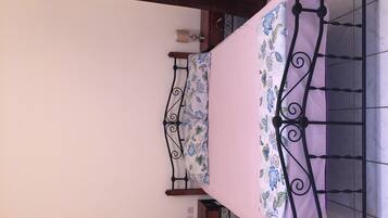 3 bedrooms, bed sheets