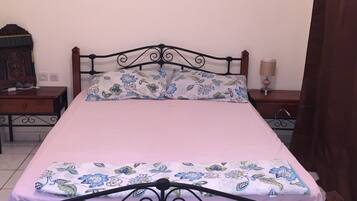 3 bedrooms, bed sheets