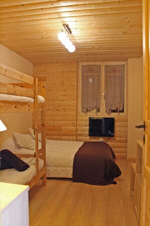 2 chambres, fer et planche à repasser, Wi-Fi gratuit, draps fournis