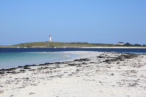Spacieuse longère de charme, 10 couchages, parc fleuri, à 2Km des plages