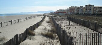 Le BARCARES.  Res. le "Palm Beach" à 50 mètres de la Grande Plage.