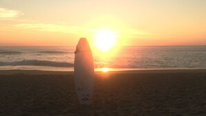 A surfboard on a beach at sunset. - Contemporary villa beach slope privileged site swimming pool (Capbreton)