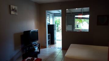 1 chambre, chambres insonorisées, fer et planche à repasser