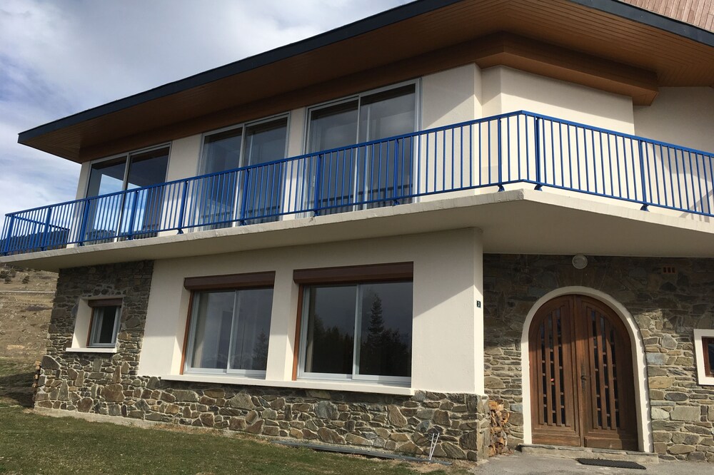 Very large house for 10 people with magnificent views