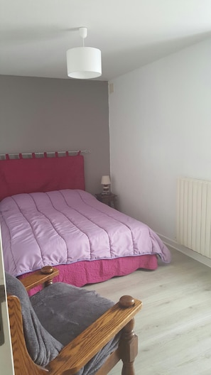 3 bedrooms, iron/ironing board, travel cot, free WiFi