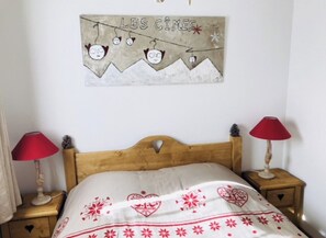 2 bedrooms, iron/ironing board, travel cot, bed sheets